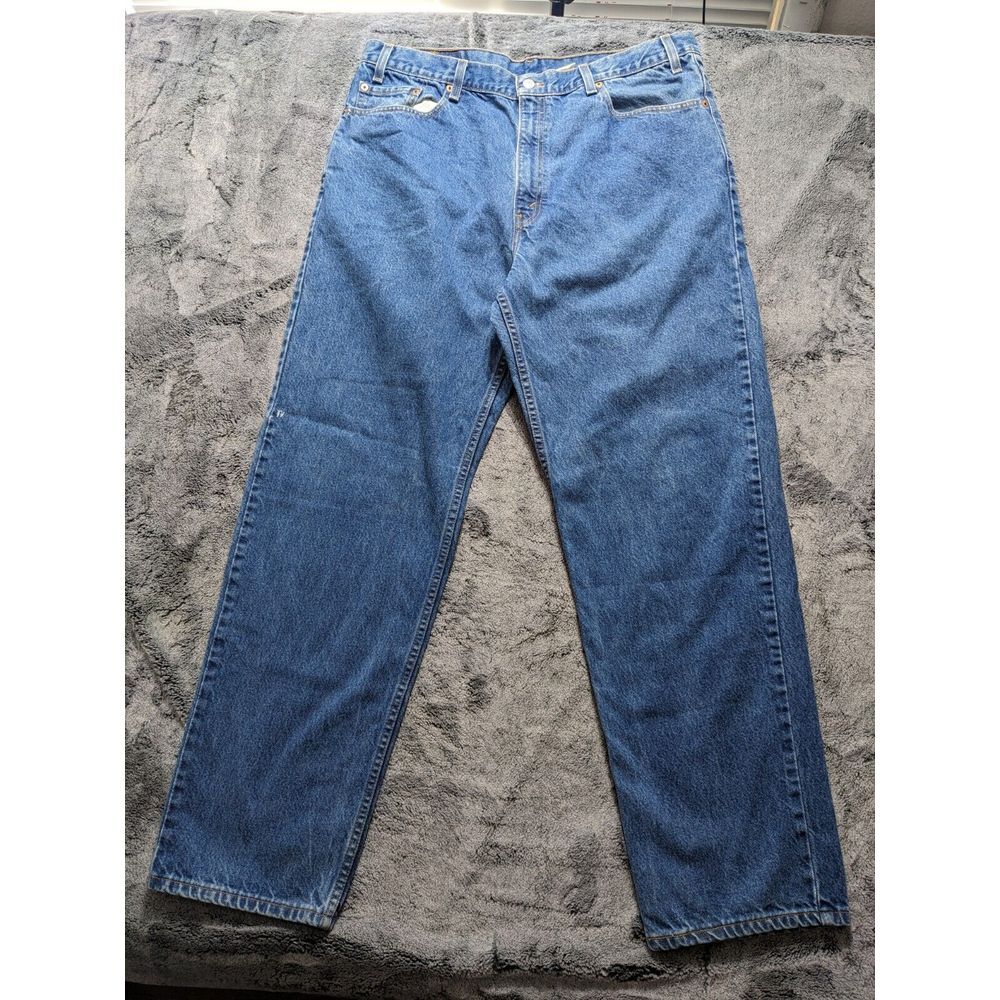 Vintage Levi's 550 Relax Fit Men's Jeans Size 40x32 Medium Wash